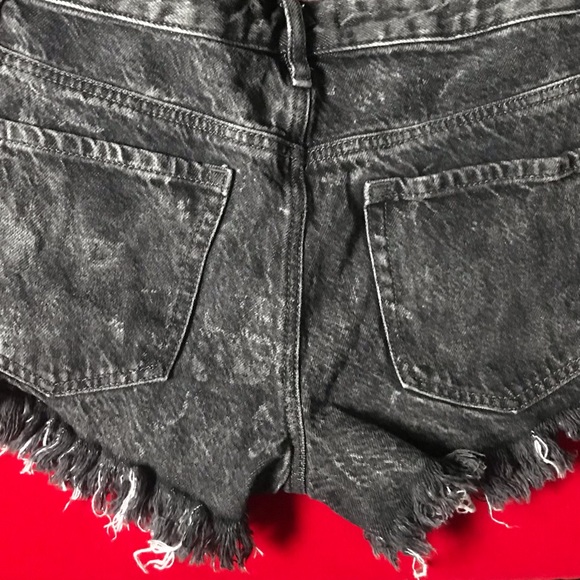PACSUN ‘80s Vibe Black Acid Wash High Waisted Cut Off Denim Frayed Jean Shorts - Picture 6 of 10